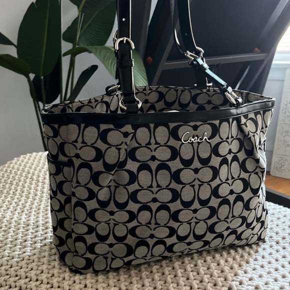 Coach Handbags - Coach Tote Purse